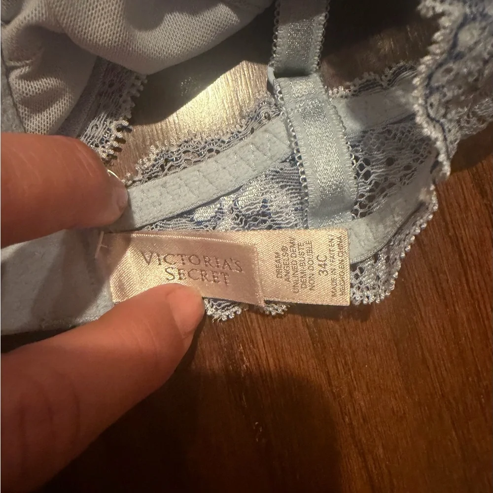 Victoria's Secret Powder Blue Lace Underwire Bra - Picture 4 of 6